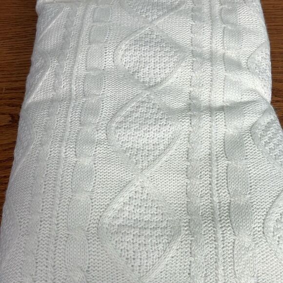 48 Inch Cream Knit/ Gray Faux Fur Tree Skirt. NWT - Picture 4 of 6